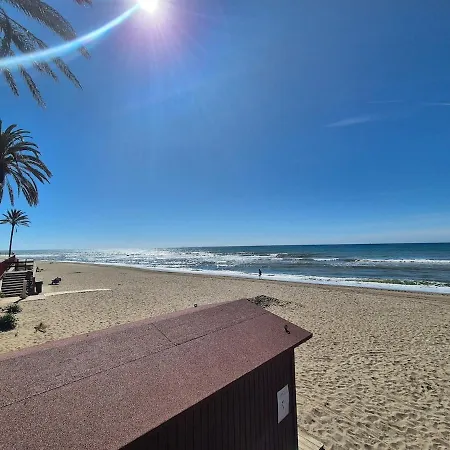 Beachside In Calahonda Lejlighed *