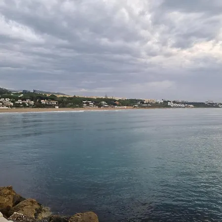 Beachside In Calahonda Lejlighed